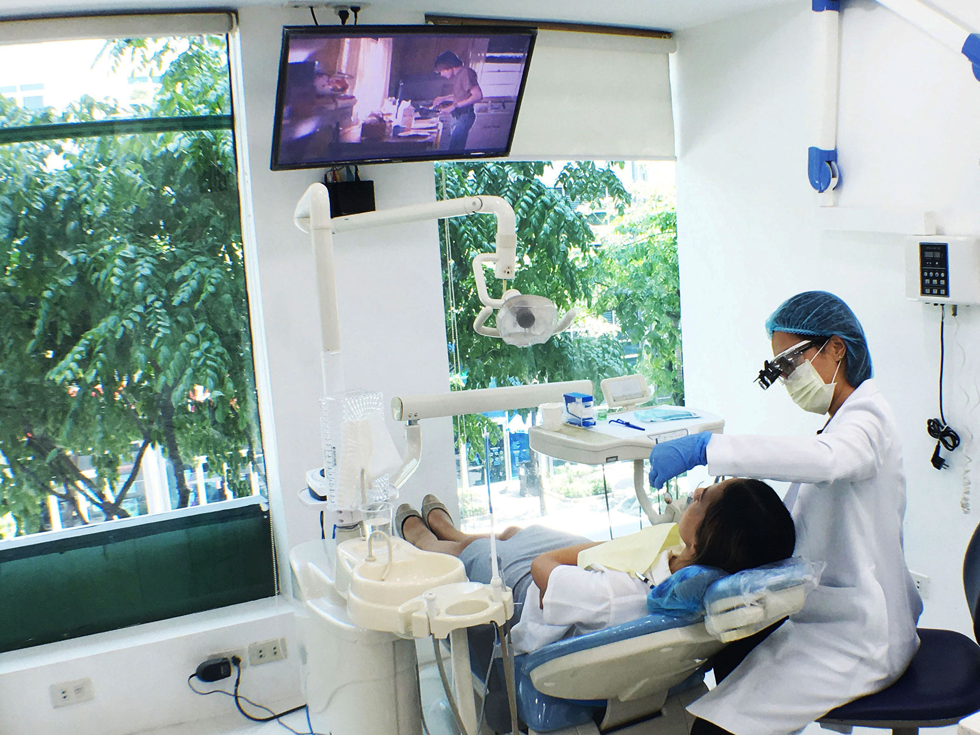Selecting a reputed denture clinic for dental services/treatment